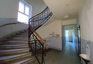 ALTBAU-WOHNUNG zu SANIEREN, HOFRUHELAGE im 3. Stock!