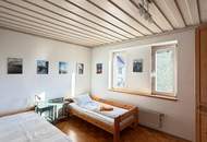 Großzügiges Wohnhaus mit zwei Wohneinheiten – ideal für Familien oder Mehrgenerationen mit Garten und mehreren Stellplätzen