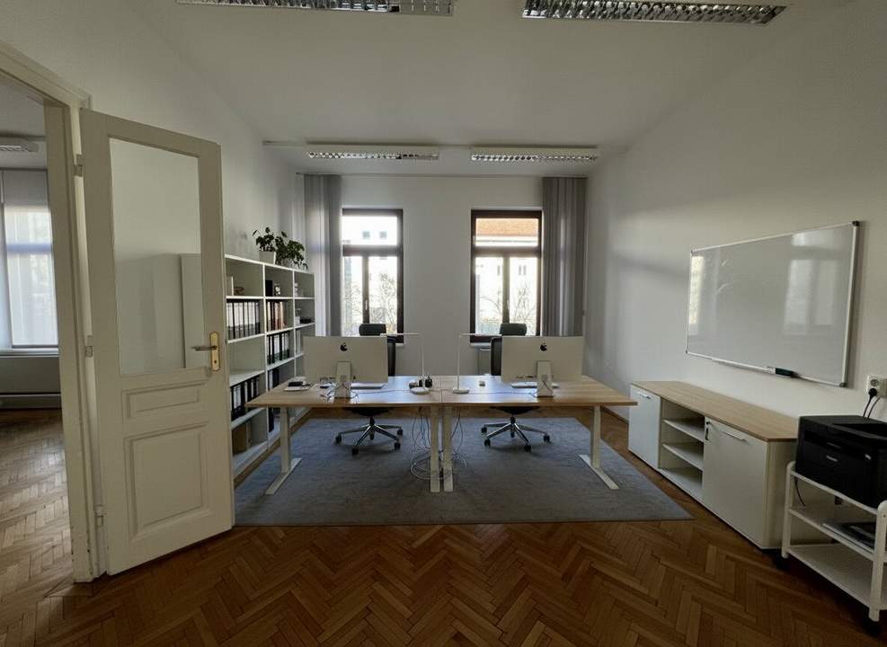 1060! BÜRO mit kleiner Cafeterrasse direkt auf die Mahü!