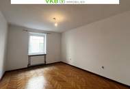 Helle und geräumige 3 - Zimmer Wohnung in guter Lage mit großzügiger Dachterrasse und Lift