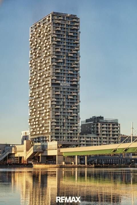 Modernes Wohnen im Marina Tower – 2-Zimmer-WG mit Loggia und direkter U2-Anbindung