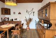 Retro-Charme mit vielen Räumen – Großzügiges Haus zur Sanierung