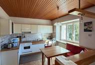 Charmantes Zweifamilienhaus mit zwei separaten Eingängen, kleinem Garten und attraktivem Sanierungspotenzial!