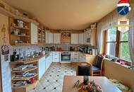 Gemütliches Ein- oder Zweifamilienhaus mit weitläufigem Garten