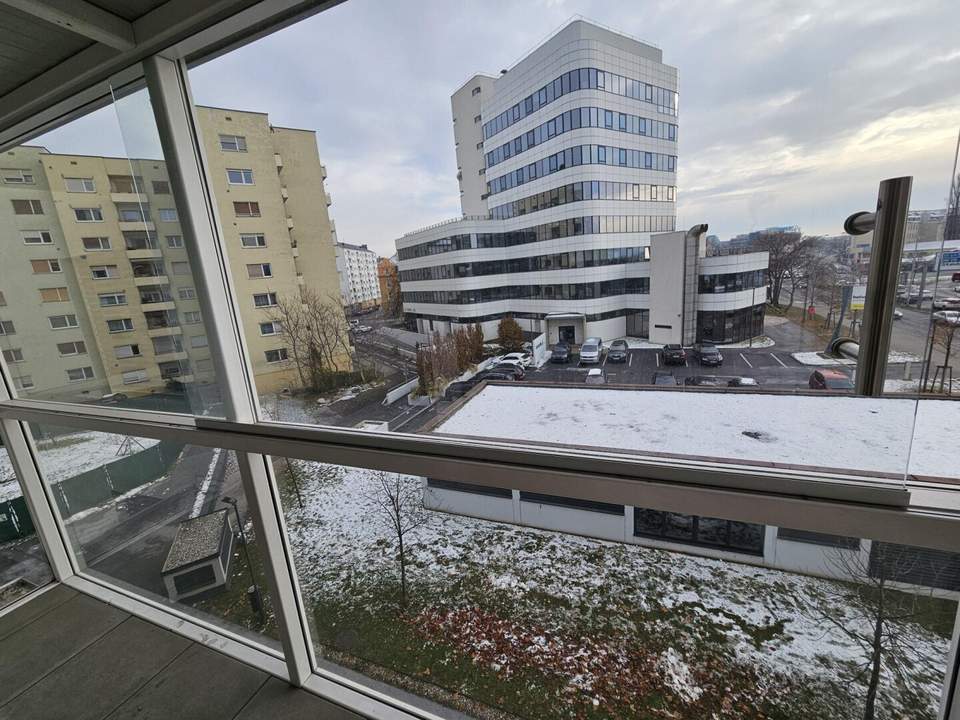 Unbefristete 3-Zimmer-Wohnung mit Loggia und Fernblick!