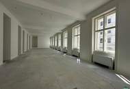 Erstbezug nach Sanierung – Repräsentatives Altbau-Büro nahe Rathaus mit Terrasse