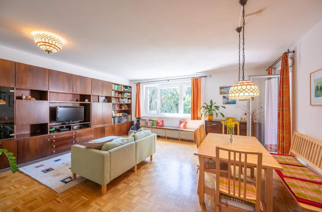 Wohnen im Grünen mit Stadtanschluss: 4 Zimmer | Loggia | PKW-Stellplatz