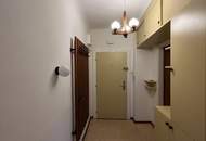 Direkt bei Schönbrunn! Kleine DG-Wohnung mit Terrasse und Gratisparkplatz!