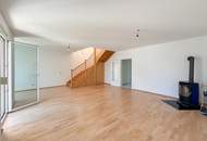 Helle Dachgeschosswohnung mit 3 Schlafzimmern, Kamin & Dachterrasse