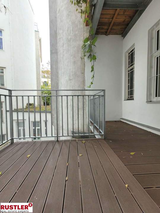 Sanierte Altbauwohnung bei der Mariahilfer Straße - 6 Zimmer + Balkon