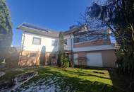 VIEL PLATZ BIETET DIESES HOCHWERTIGE WOHNJUWEL IN AUSGEZEICHNETER WOHNLAGE MIT INDOORPOOL, SAUNA, TRAUMHAFTEM WINTERGARTEN UND HERRLICHEM GARTEN SAMT ALTBAUMBESTAND
