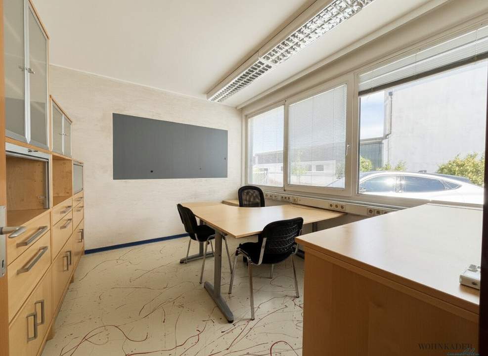 Rundum-sorglos-Büro: Möbliert, inklusive Betriebskosten und Heizung &amp; 3 Stellplätze!