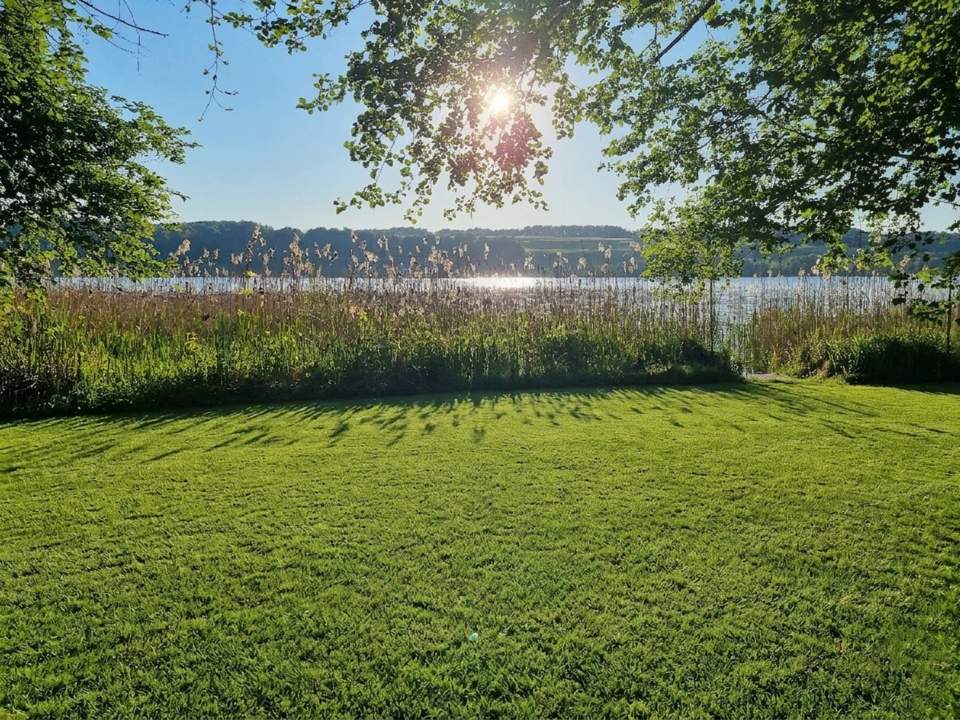 Badegrundstück am Ostufer des Obertrumer Sees mit Steg!