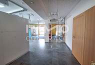 Büro- oder Praxisfläche mit 141 m² im Erdgeschoss mit Parkplätze vorm Objekt