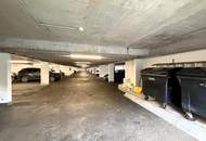 Eine helle, renovierungsbedürftige 3-Zimmer Dachgeschosswohnung &amp; PP // A bright, 3-room attic apartment in need of renovation &amp; parking //