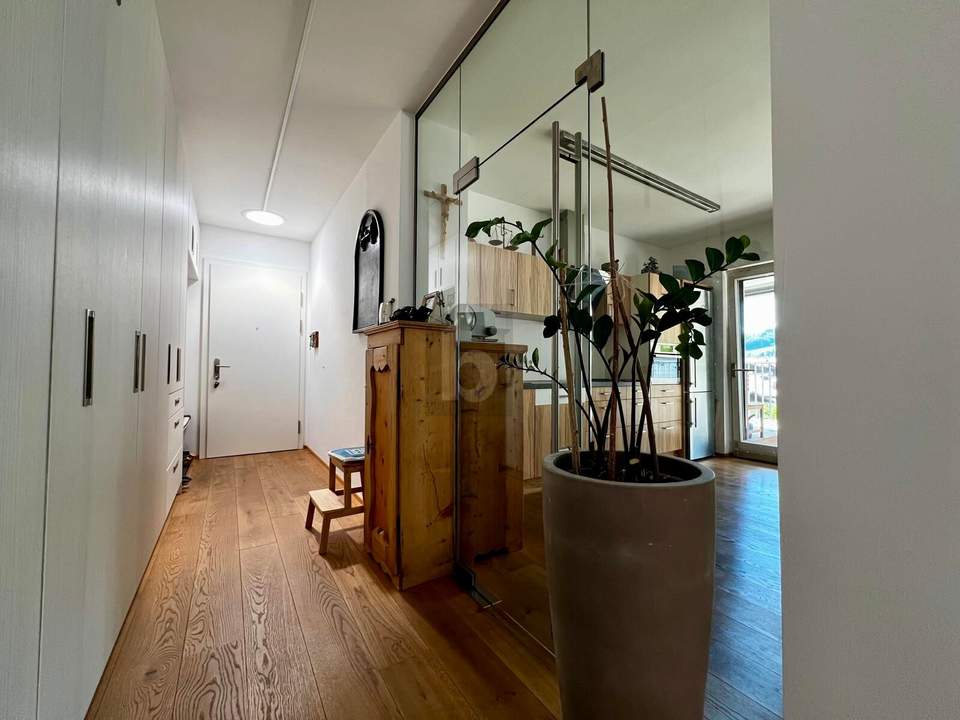 Preisreduktion! HELLE LOGGIA MIT VIEL SONNE UND PRIVATSPHÄRE, ZENTRAL GELEGEN