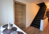 Bauernhaus mit Nebengebäude und Feldern in Durchham