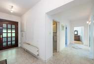 Zwei Einfamilienhäuser auf großzügigem Grundstück in sonniger Lage