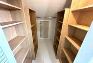 "Haus mit Garten, Pool, und Garage"