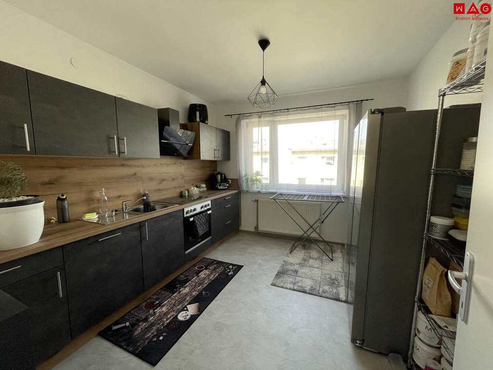 Licht durchflutete 3 Zimmerwhg. mit sonnigem Balkon und Küche
