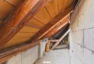 Charmantes Einfamilienhaus mit großzügigem Garten, 2 Garagen und viel Potenzial