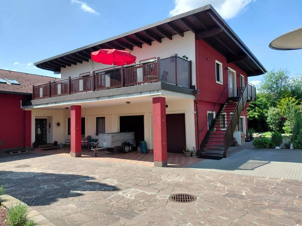 Neuwertige 3-Zimmer-Eigentumswohnung mit großer Terrasse & Garten