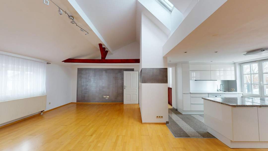 Elegante 123 m² Dachgeschosswohnung im Zentrum mit Terrasse!