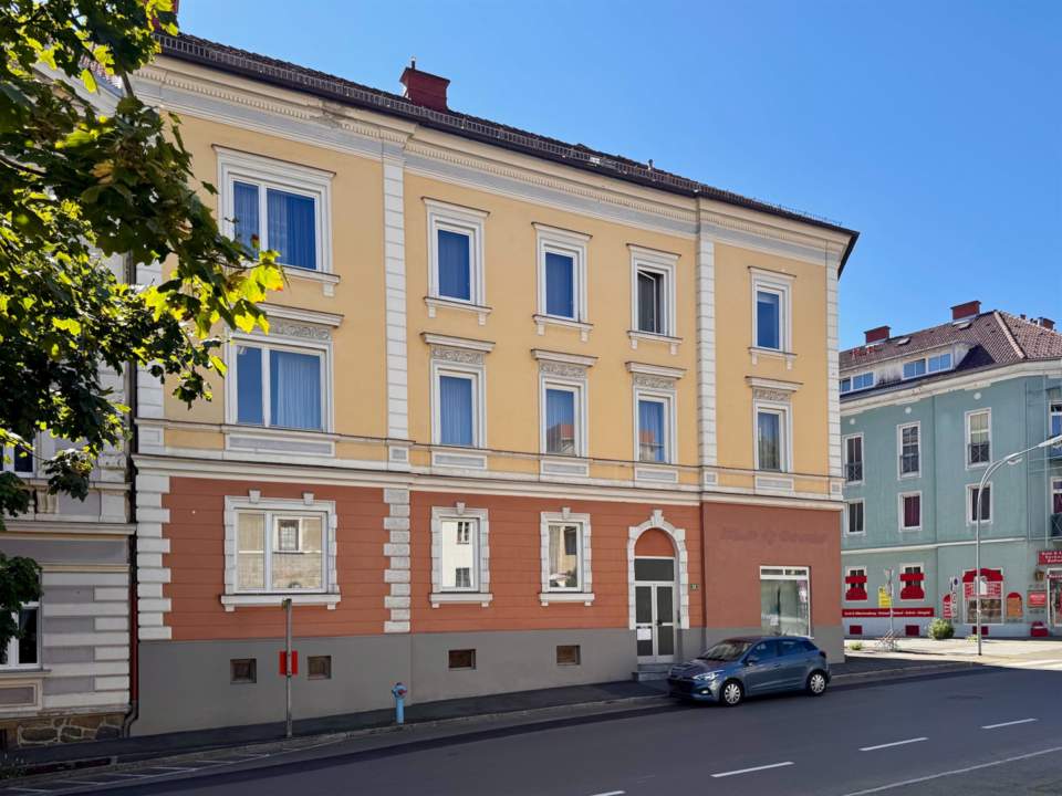 Zinshaus in Innenstadtlage mit 7 Einheiten und Grünfläche