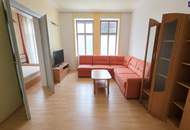Gestalten Sie Ihren Wohntraum! Sanierungsbedürftige 2-Zimmer-Altbauwohnung mit viel Potenzial & hervorragender öffentlicher Anbindung an die U1 & U2 - schnell zugreifen!