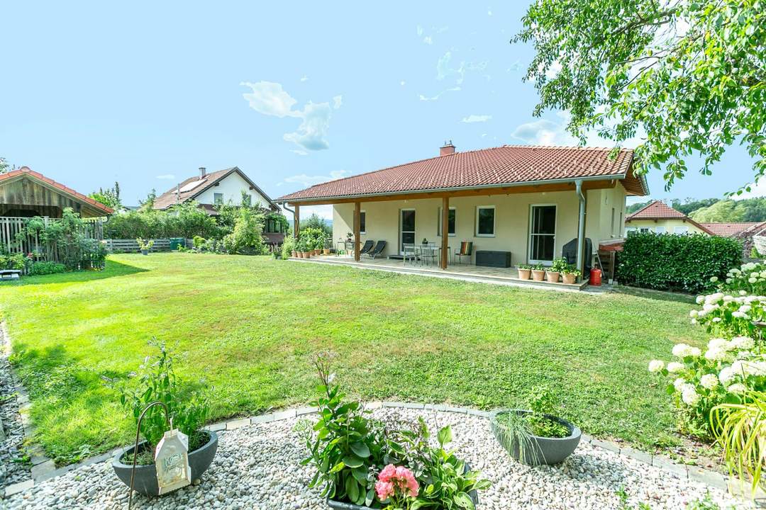Großzügiges Einfamilienhaus in ruhiger Grünlage!