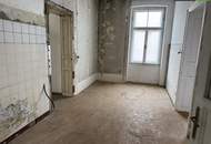 Altbau-Villa mit prunkvoller Fassade in Knittelfeld zur Sanierung mit Garten und Parkplatzmöglichkeiten