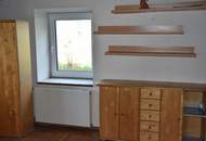 Sanierungsbedürftiges Mehrfamilienhaus mit großem Baugrundstück