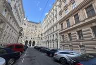 UNBEFRISTET - Repräsentative 9-Zimmer Altbauwohnung mit Balkon und Blick auf das Rathaus – ca. 293 m² in bester Innenstadtlage - auch ideal als Büronutzung