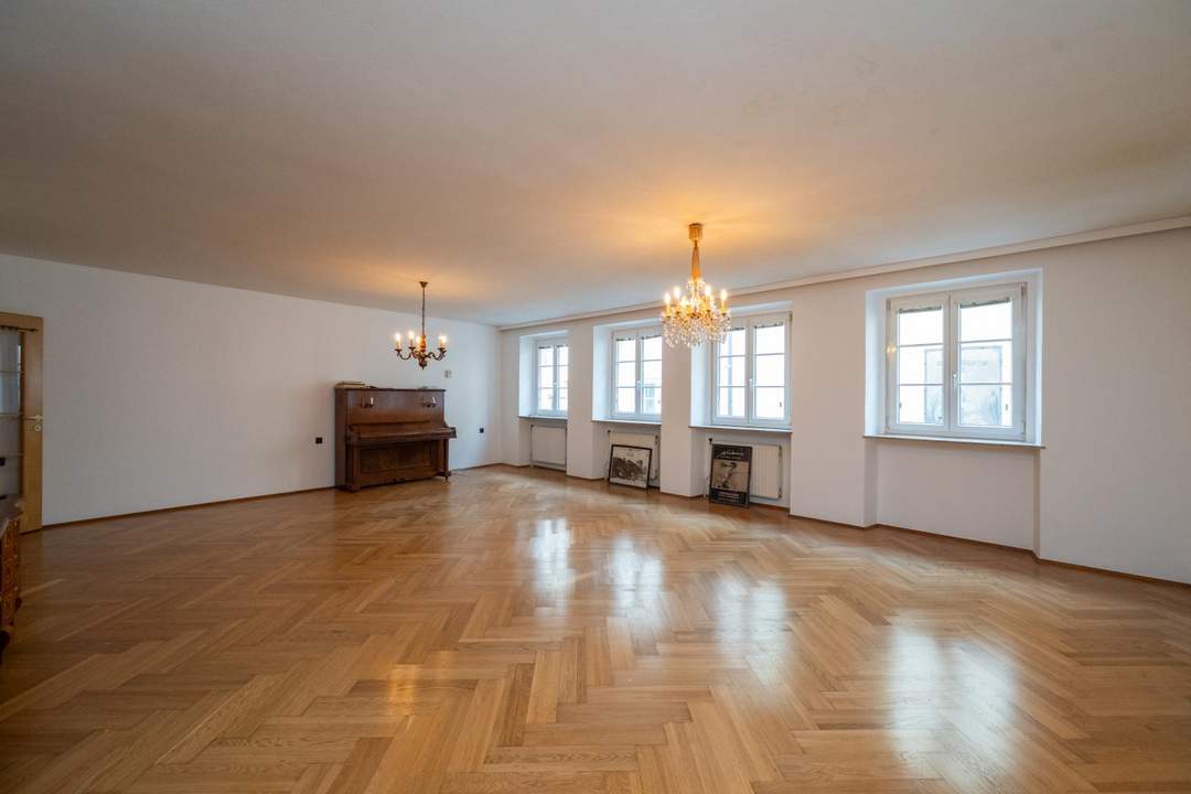 HISTORISCHES STADTHAUS IN STEYRDORF – 423 m² WOHN-NUTZFLÄCHE – SOFORT VERFÜGBAR!