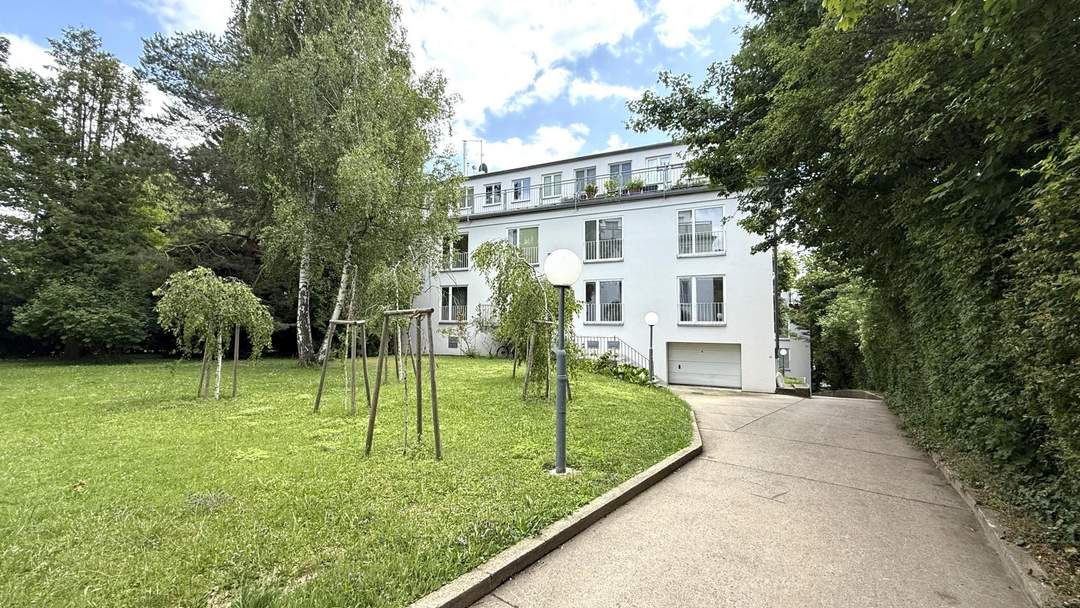 Super-ruhige, großzügig geschnittene Neubauwohnung mit Blick ins Grüne (angemessener Mietzins)!!!