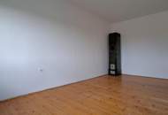 2.-3.Zi.-Wohnung mit Privatgarten, Garage, Holzlager und PKW Abstellplatz