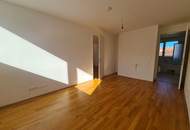 Herrliche Dachgeschosswohnung mit großer Terrasse - Nähe Krottenbachstraße!