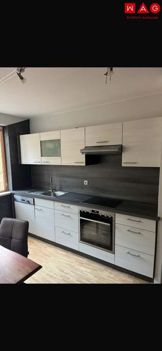 Modernes Wohnen im Holzhaus! Möblierte 3 Raumwohnung mit Balkon &amp; Carport!