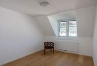 Dachgeschoßwohnung mit eingeschnittener Terrasse, vier Schlafzimmern und schönem Fernblick