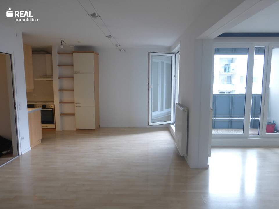 Modernes Studio mit Loggia und perfektem Grundriss