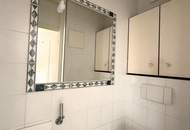 Eine helle, renovierungsbedürftige 3-Zimmer Dachgeschosswohnung &amp; PP // A bright, 3-room attic apartment in need of renovation &amp; parking //