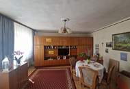 RARITÄT IN HOLLABRUNN: CHARMANTES, SANIERUNGSBEDÜRTIGES LANDHAUS MIT BAULANDRESERVE IN SEHR GUTER WOHNLAGE MIT HERRLICHEM GARTEN SAMT ALTBAUMBESTAND
