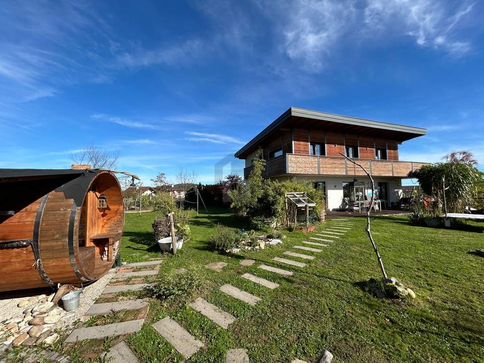 TRAUMAUSSICHT MIT BERGPANORAMA, WELLNESSOASE IM GARTEN UND EINEM EIGENEN WEINKELLER