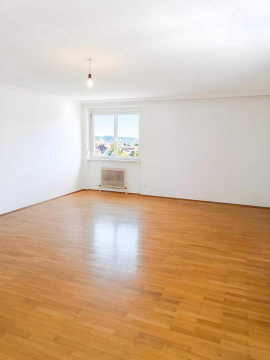 6 Zimmer Wohnung (Mieter Firma ) mit sehr guter Rendite