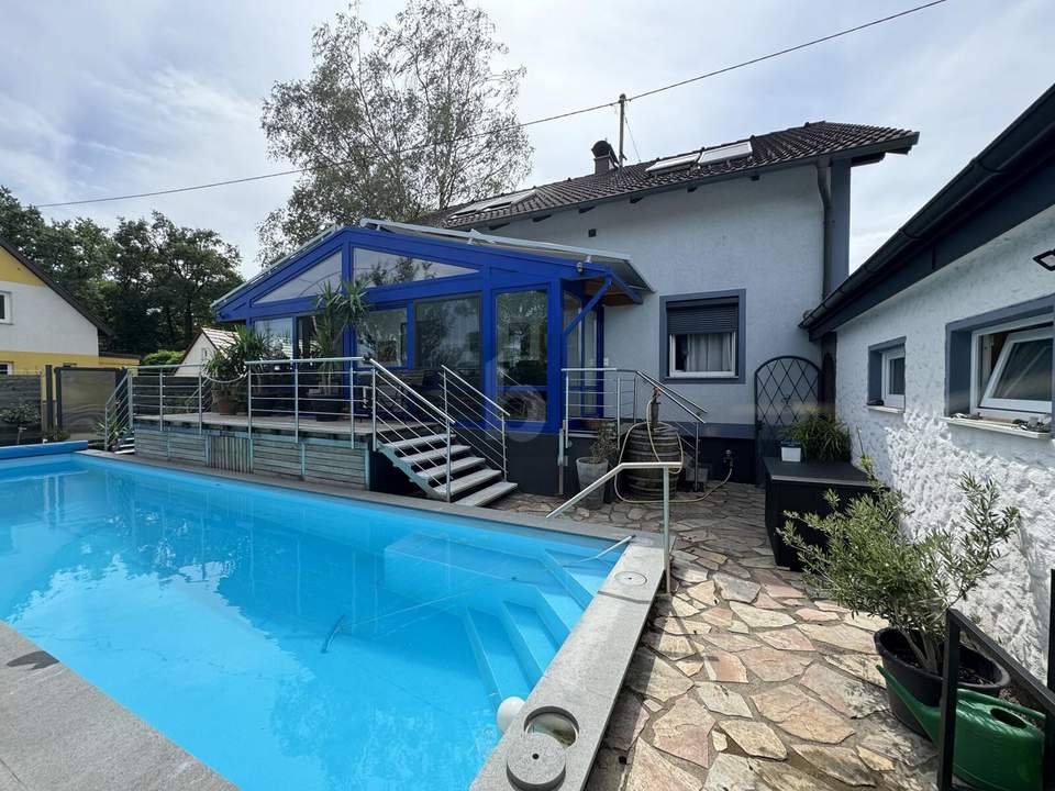 Preisreduktion! IN RUHIGER LAGE MIT GARTEN - UND POOLBENÜTZUNG