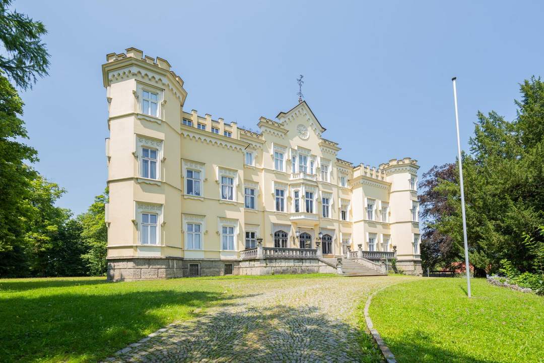 Tradition trifft Moderne – sonniges Apartment mit Küche und Parkplatz im Schloss Voglsang!