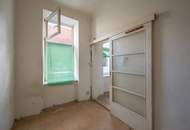 **Hannovermarkt** Renovation Opportunity: 2-Room Period Apartment with Airbnb Potential