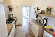 Die Gelegenheit! Entzückende Altbauwohnung mit hofseitiger Terrasse bzw. Garten + Saniertes Altbauhaus mit großem Innenhof + Beste Infrastrukur und Anbindung! Jetzt zugreifen!