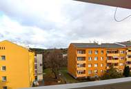 Sanierungsbedürftige 3-Zimmer-Eigentumswohnung mit Balkon, Loggia und Garage