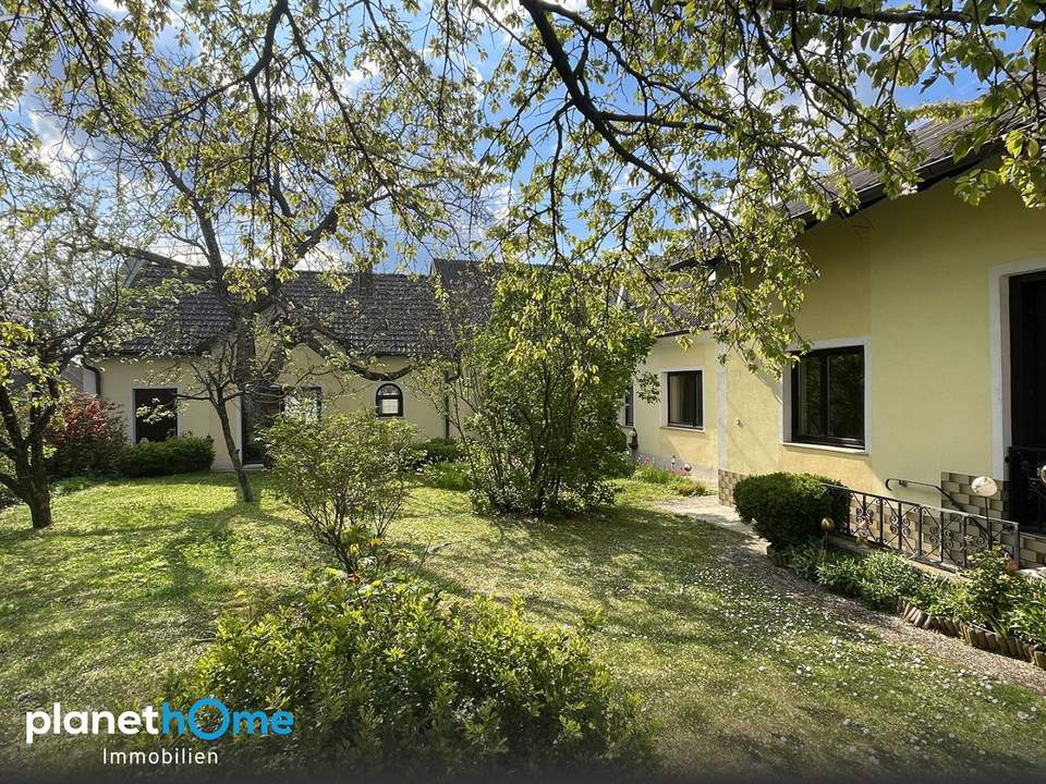 Ebenerdiges Wohnhaus inklusive Einliegerwohnung und romantischem Bauerngarten!